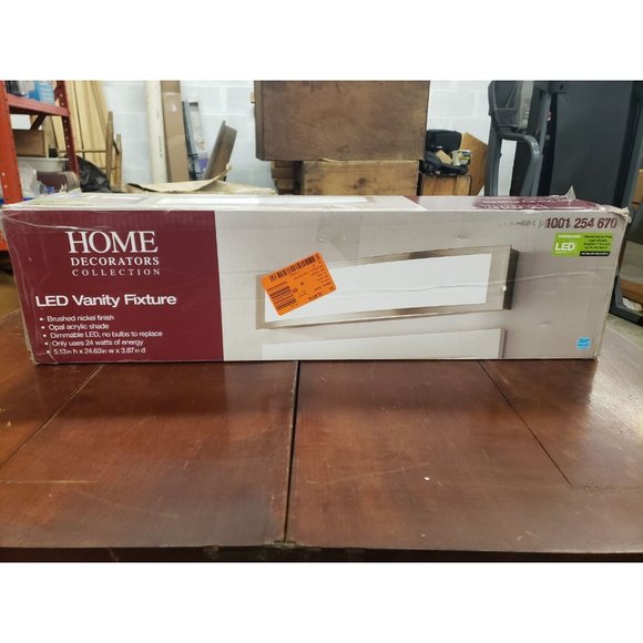 LED vanity light fixture - Picture 1 of 3